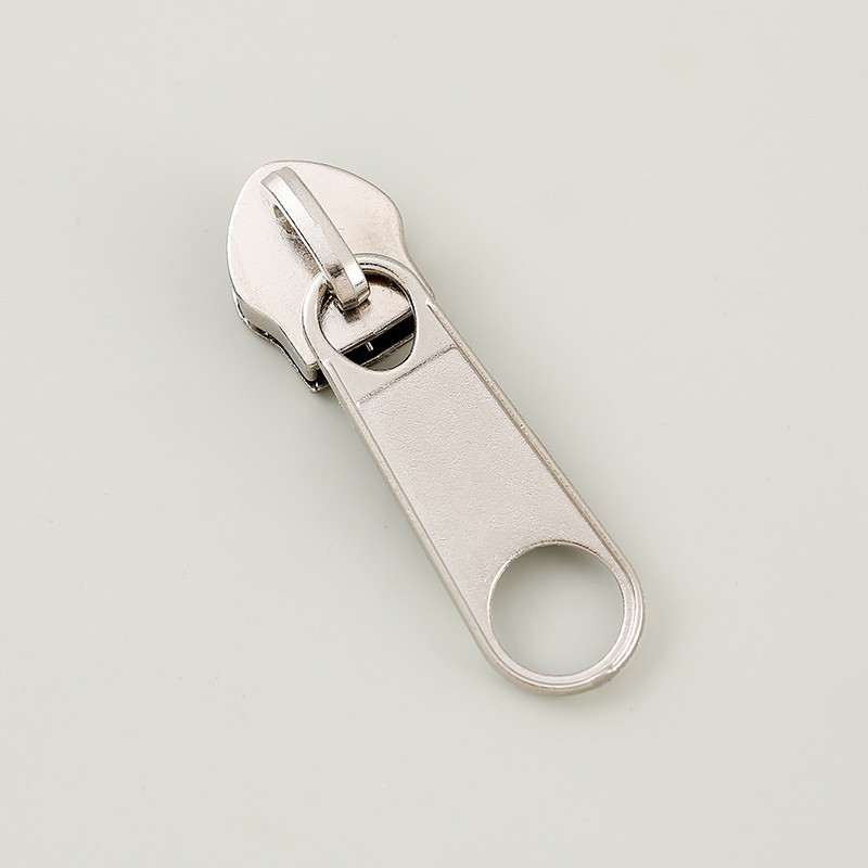 3# 4# 5# 8# Silver Nylon Zipper Slider Scratch Resistant Coating For Tactile Appeal